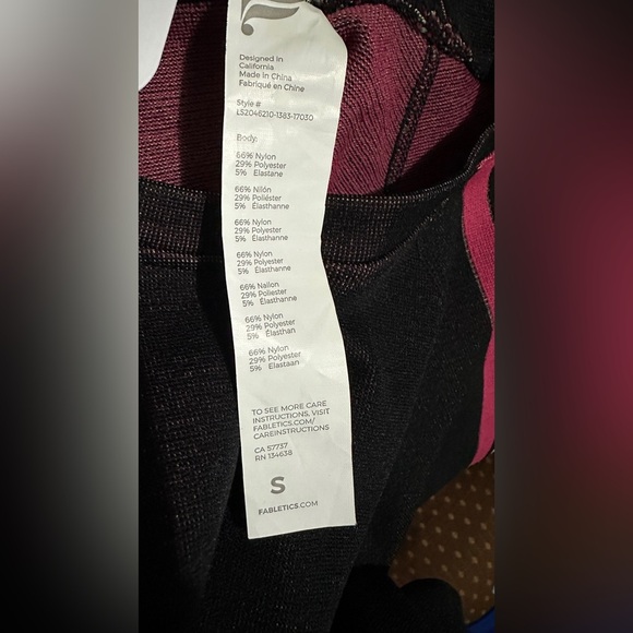 320 Fabletic | NWT Black Aisley Seamless Long Sleeve Crop Top (Size S) - Picture 10 of 13